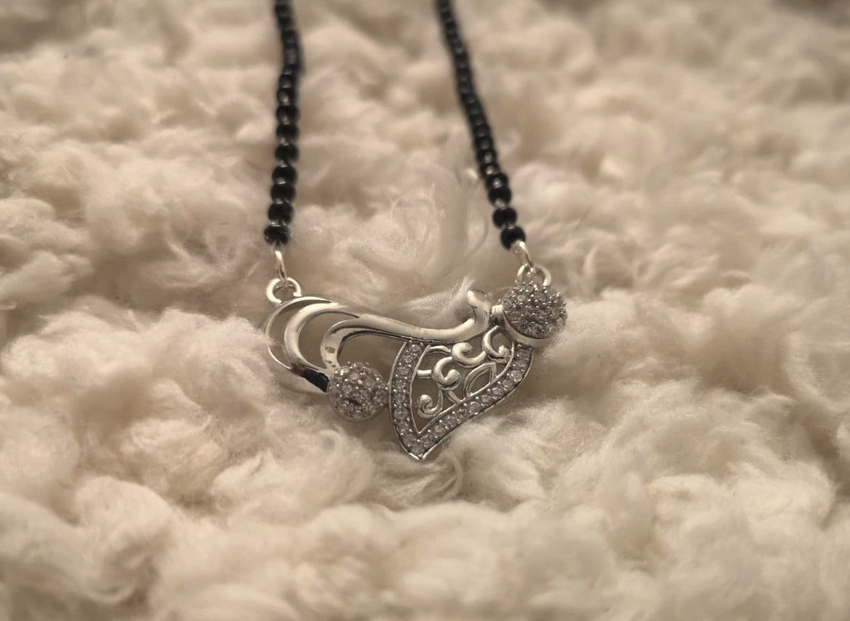 KAAVI Floral Leafy Heart Modern Stylish Pure 925 Silver Mangalsutra